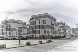 Ein Raster mehrerer Bilder mit unterschiedlichen Motiven von Makroaufnahmen über landschaften bis Stadtansichten.