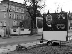 Ein Raster mehrerer Bilder mit unterschiedlichen Motiven von Makroaufnahmen über landschaften bis Stadtansichten.