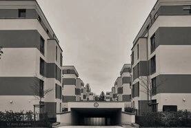 Ein Raster mehrerer Bilder mit unterschiedlichen Motiven von Makroaufnahmen über landschaften bis Stadtansichten.