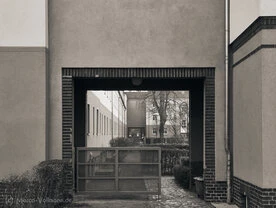 Ein Raster mehrerer Bilder mit unterschiedlichen Motiven von Makroaufnahmen über landschaften bis Stadtansichten.