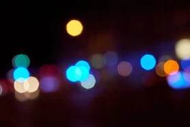 Ein Raster mehrerer Bilder mit unterschiedlichen Motiven von Makroaufnahmen über landschaften bis Stadtansichten.