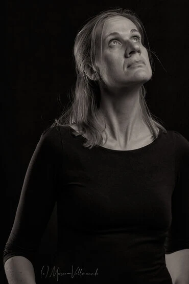 natürliche Portraits junger Männer und Frauen