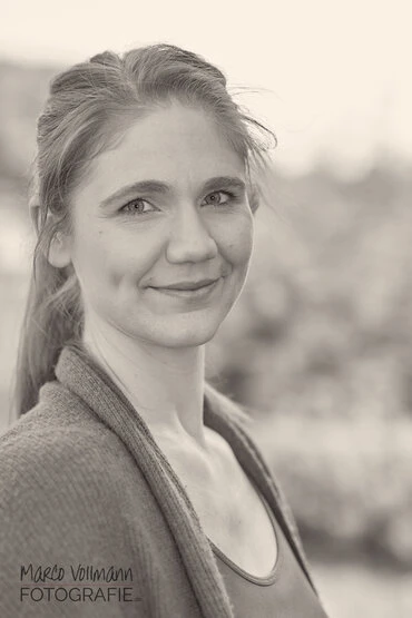 natürliche Portraits junger Männer und Frauen