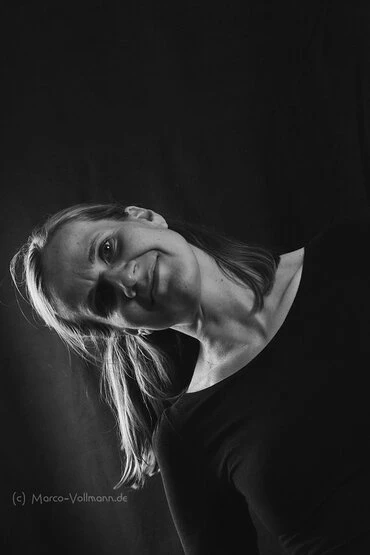 natürliche Portraits junger Männer und Frauen