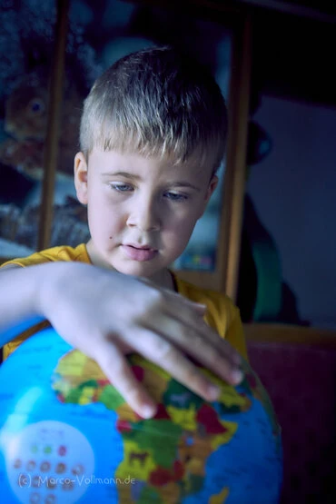 natürliche Portraits junger Männer und Frauen