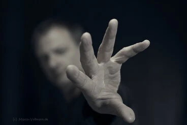 natürliche Portraits junger Männer und Frauen